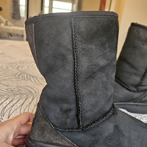 VGUC UGG Ultimate Short 5275 Black Suede Sheepskin Boots Womens 7 - Picture 3 of 16